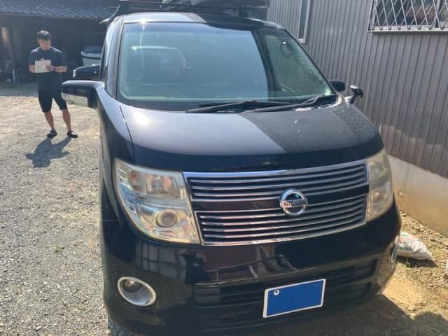 NISSAN ELGRAND 4WD