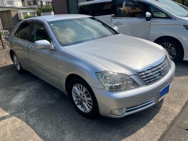 TOYOTA CROWN sedan