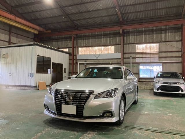 TOYOTA CROWN sedan